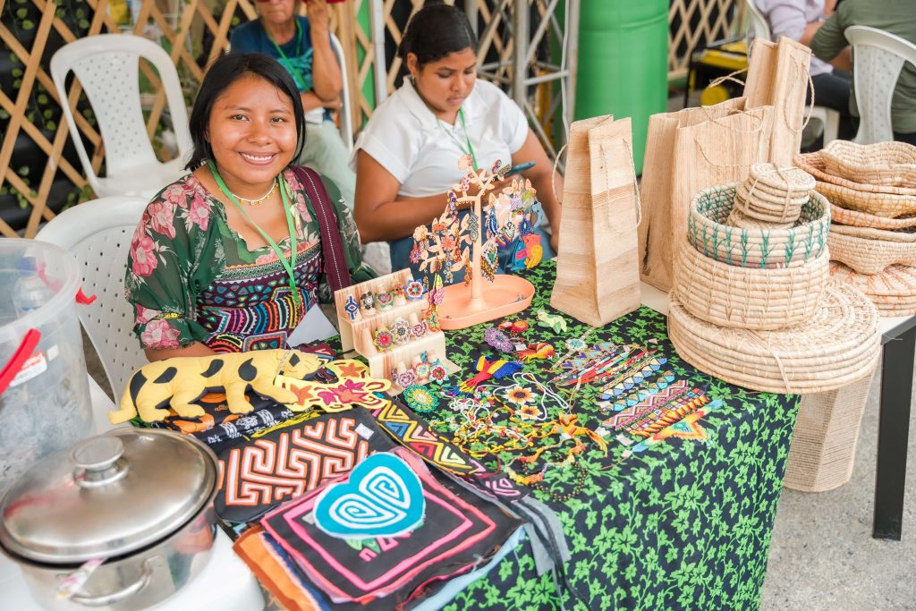 Feria de productores Uniban 2024