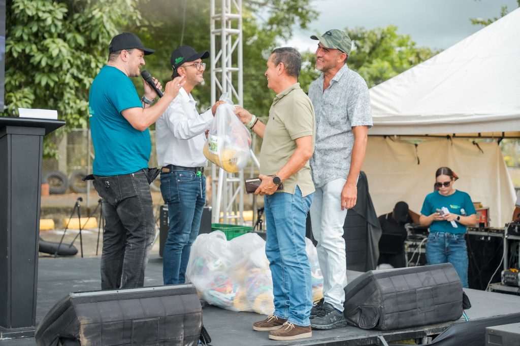 Feria de productores Uniban 2024